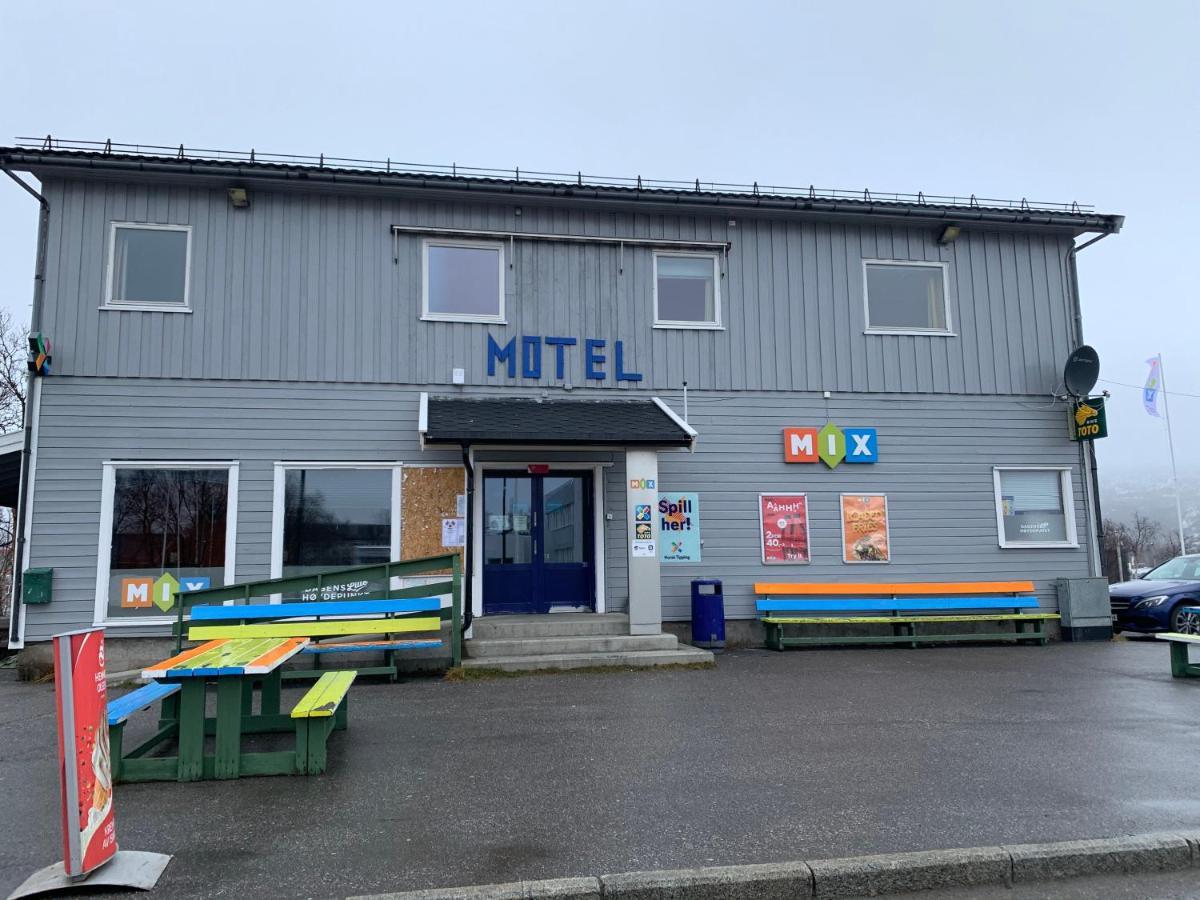 Mix Tana Spiseri Og Overnatting Motel Exterior foto